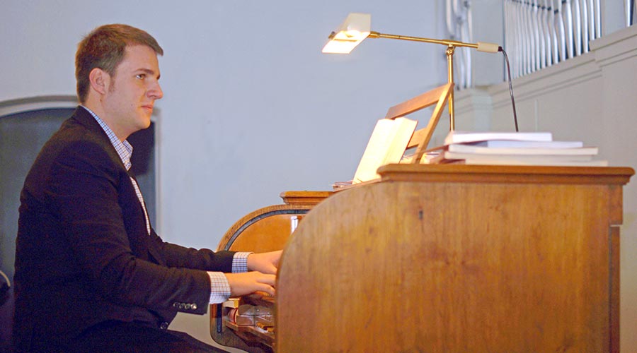 Organist Maximilian Friederich